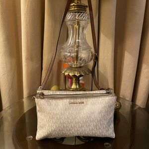 Michael Kors please check all picture of condition